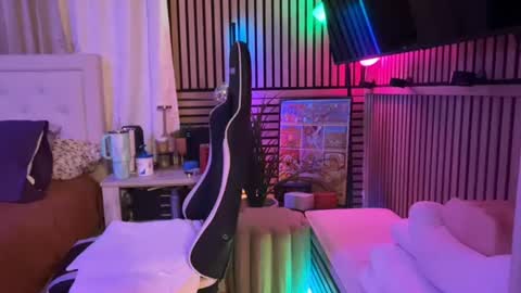 cumguzzlingskank online show from August 13, 8:39 am