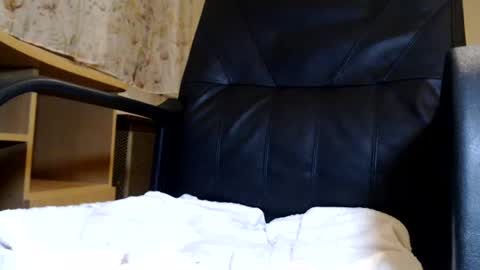 Lee online show from August 3, 7:43 pm