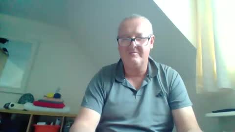 curiousax77 online show from April 8, 1:54 pm