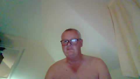 curiousax77 online show from April 11, 9:48 pm