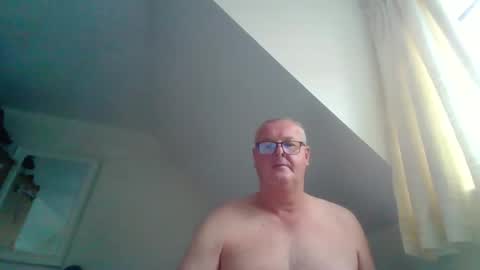 curiousax77 online show from May 10, 8:05 am