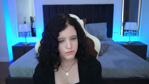 curly_cleo online show from August 4, 11:18 am