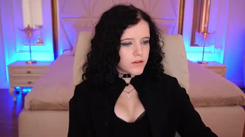 curly_cleo online show from August 5, 7:50 am