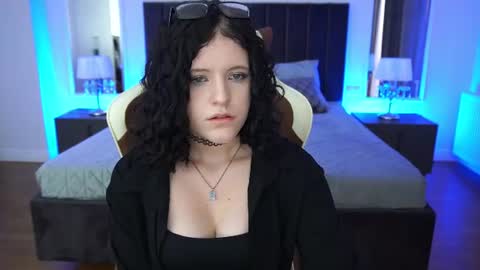 curly_cleo online show from August 6, 12:04 pm