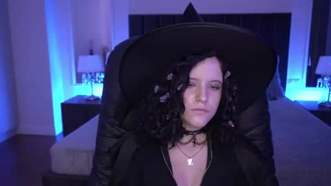 curly_cleo online show from August 12, 5:26 pm