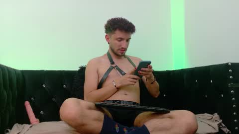 curly online show from May 4, 12:28 pm