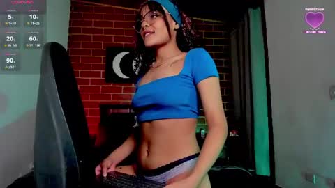 curly_scarlett69 online show from July 6, 10:35 pm