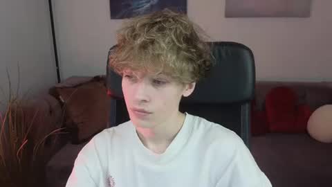 curly_twinkboy online show from July 26, 3:44 am