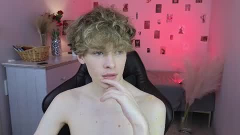 curly_twinkboy online show from July 26, 9:42 pm