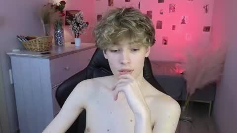 curly_twinkboy online show from July 27, 2:28 am