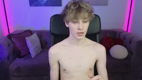 curly_twinkboy online show from July 30, 10:44 am