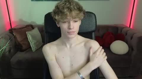 curly_twinkboy online show from July 30, 11:50 am