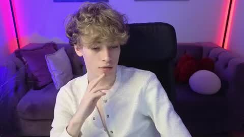 curly_twinkboy online show from July 30, 1:07 pm