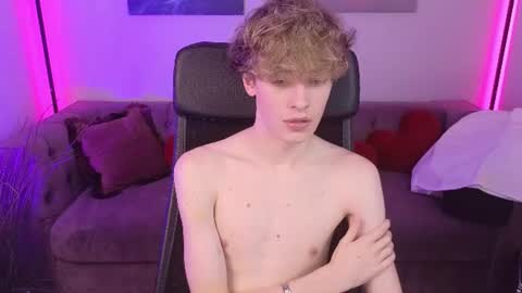 curly_twinkboy online show from July 31, 7:25 am