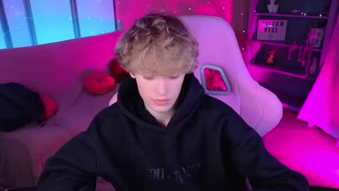 curly_twinkboy online show from August 11, 10:39 am