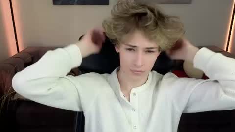 curly_twinkboy online show from August 14, 10:08 am