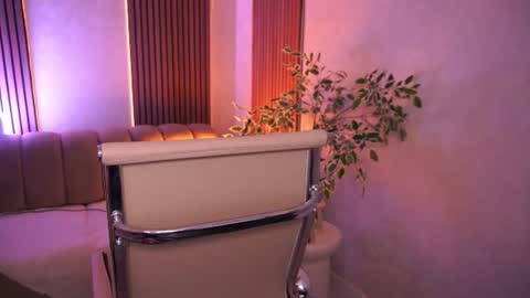 curlycandyxx online show from August 1, 4:24 pm