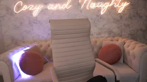 curlycandyxx online show from August 9, 4:08 pm