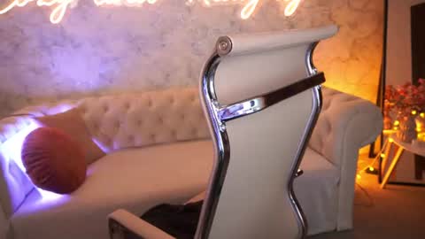 curlycandyxx online show from August 12, 5:26 pm