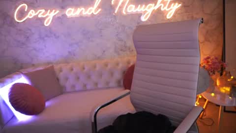 curlycandyxx online show from August 15, 3:49 pm