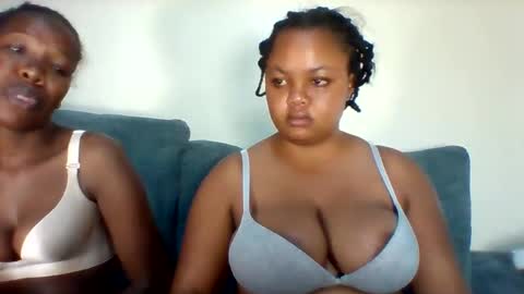 curvy_babe1 online show from April 28, 4:45 am