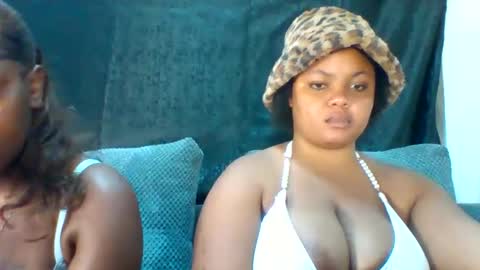 curvy_babe1 online show from May 3, 4:17 am