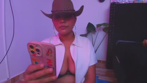 curvy_hot_luna online show from August 10, 8:54 pm