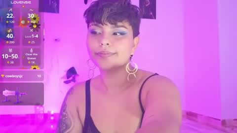 curvy_hot_luna online show from August 12, 10:56 pm