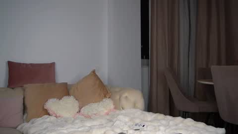 Kiki online show from August 9, 7:04 pm