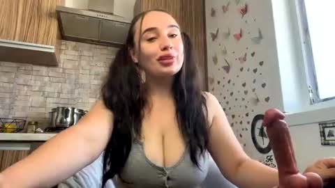 curvybombb online show from July 12, 10:10 am