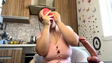 curvybombb online show from July 14, 7:35 am