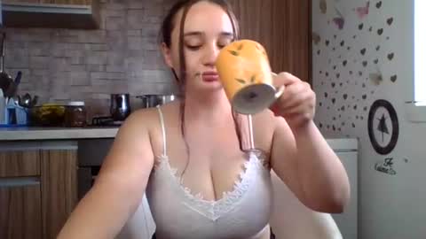 curvybombb online show from August 9, 7:20 am
