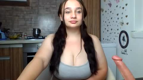 curvybombb online show from August 13, 9:07 pm