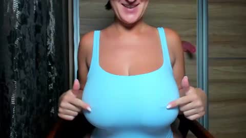 CurvyJules online show from August 11, 6:10 pm