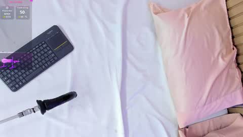 curvyqueen_ online show from August 8, 6:13 am