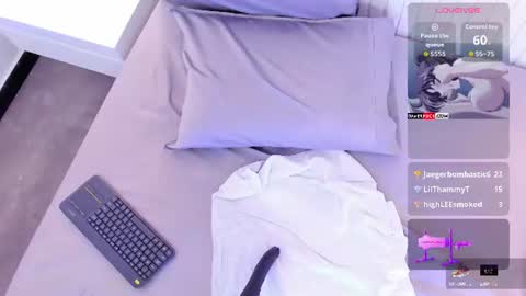 curvyqueen_ online show from August 15, 4:49 am