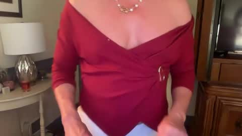 Curvy Robyn online show from August 29, 6:45 am