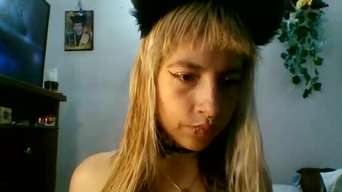 cute___hecate___ online show from June 27, 9:50 pm