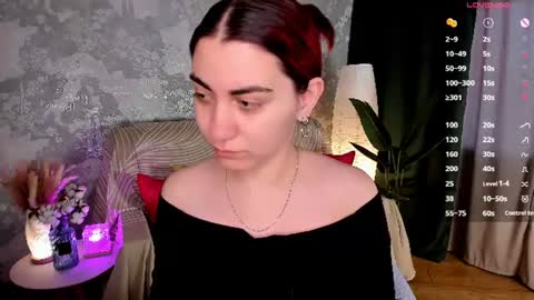Caroline online show from August 12, 2:03 am