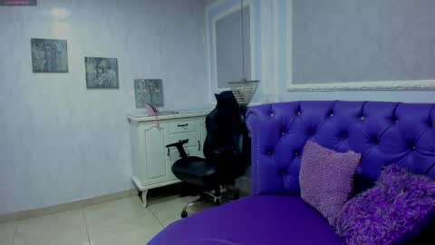 cute_curvy_1 online show from April 16, 12:45 pm
