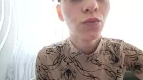 cute_foxis online show from June 19, 12:27 pm