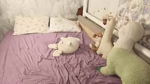 Luucy online show from August 13, 8:50 am