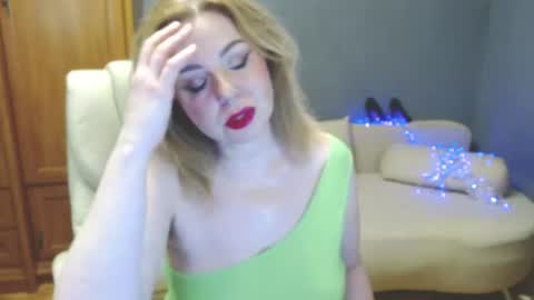 cute_phoenix online show from August 8, 7:36 pm