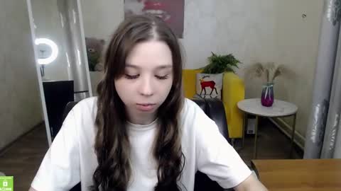 cute_shyg online show from August 7, 7:41 am