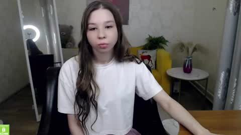 cute_shyg online show from August 7, 9:53 am