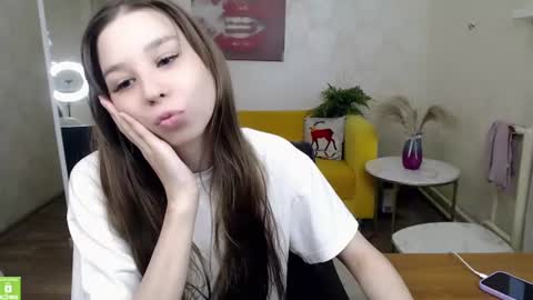 cute_shyg online show from August 8, 10:26 am