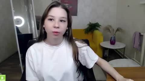 cute_shyg online show from August 8, 12:38 pm