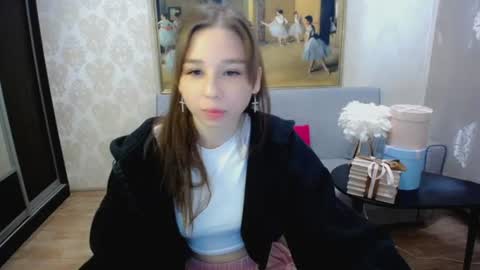 cute_shyg online show from August 11, 11:34 am