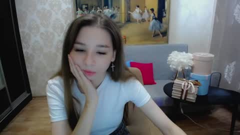 cute_shyg online show from August 12, 8:27 am