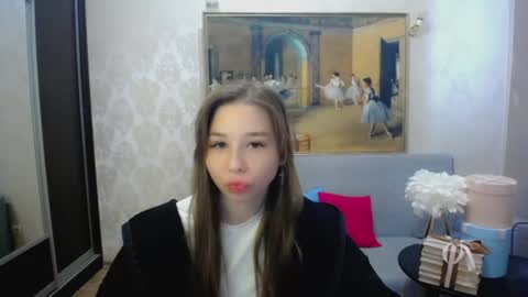 cute_shyg online show from August 14, 9:57 am